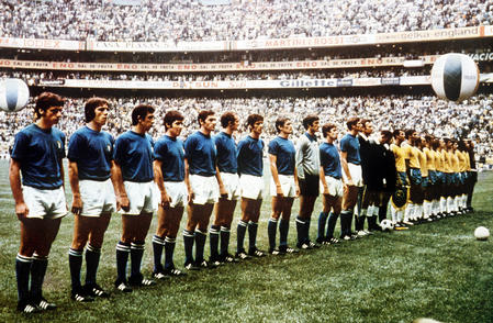 Italia - Brasile 19701970.jpg - 1970 World Cup Final. Azteca Stadium, Mexico. 21st June, 1970. Brazil 4 v Italy 1. The two teams line up before the match.